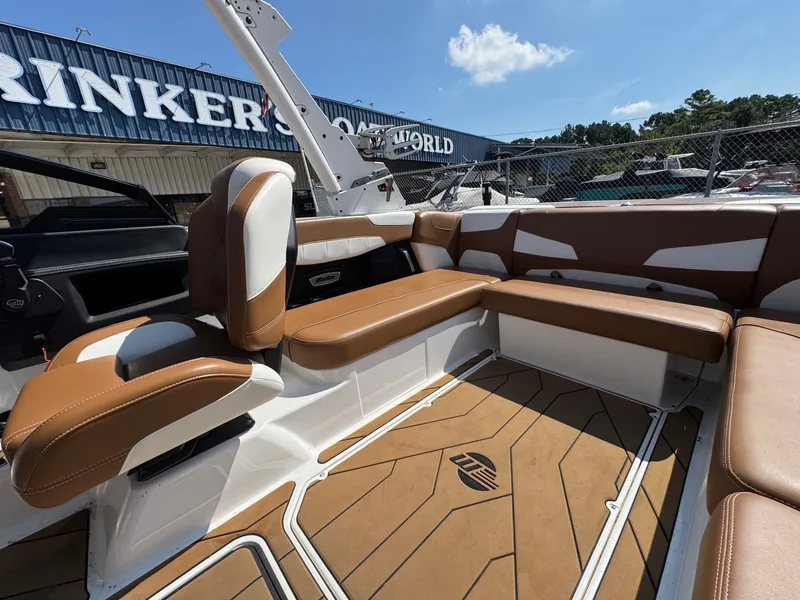 Slide: The Image of Malibu Wakesetter 22 LSV 2022 - 17