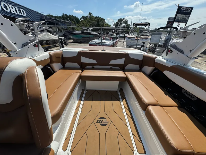 Slide: The Image of Malibu Wakesetter 22 LSV 2022 - 18
