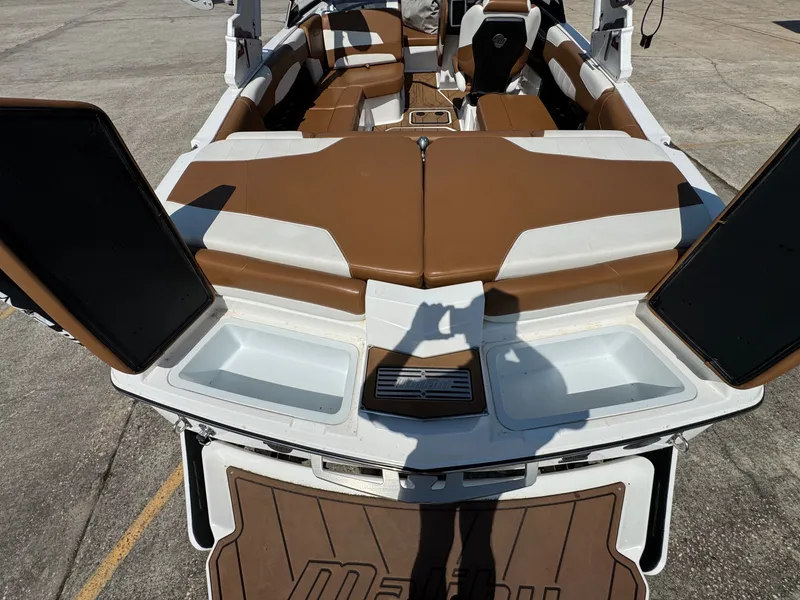 Slide: The Image of Malibu Wakesetter 22 LSV 2022 - 19