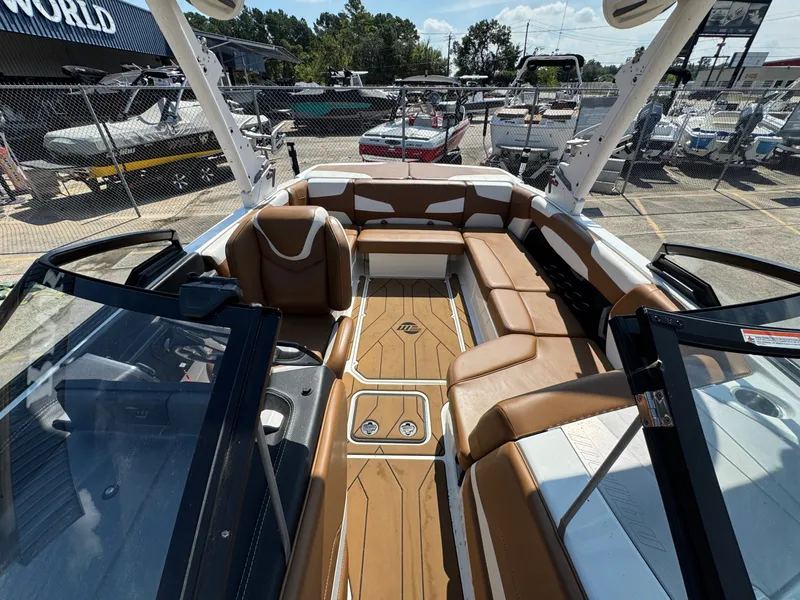 Slide: The Image of Malibu Wakesetter 22 LSV 2022 - 20