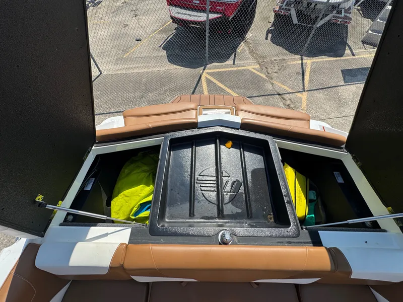 Slide: The Image of Malibu Wakesetter 22 LSV 2022 - 21