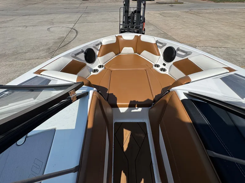 Slide: The Image of Malibu Wakesetter 22 LSV 2022 - 22