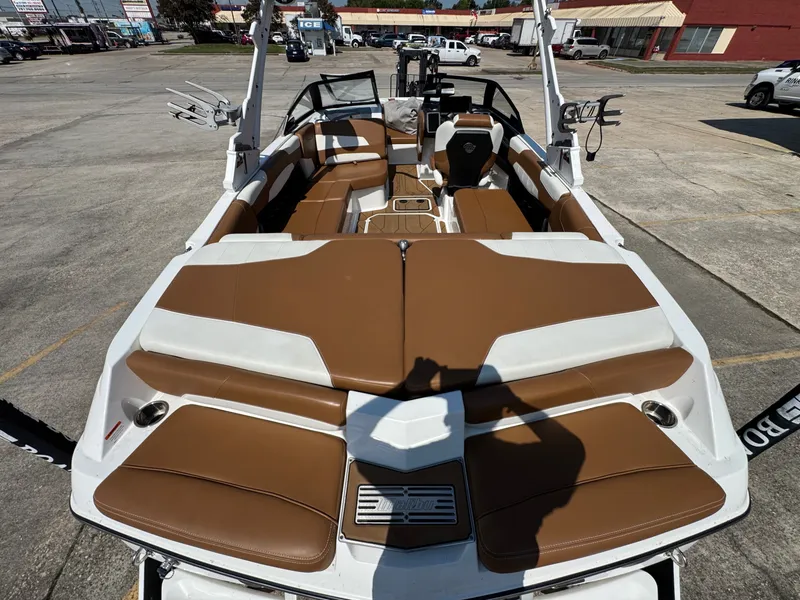 Slide: The Image of Malibu Wakesetter 22 LSV 2022 - 23