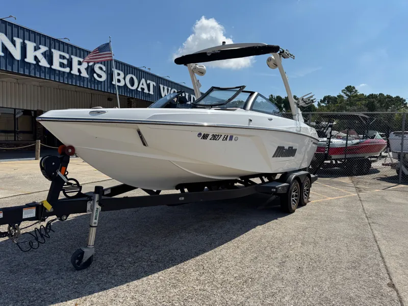 Slide: The Image of Malibu Wakesetter 22 LSV 2022 - 4