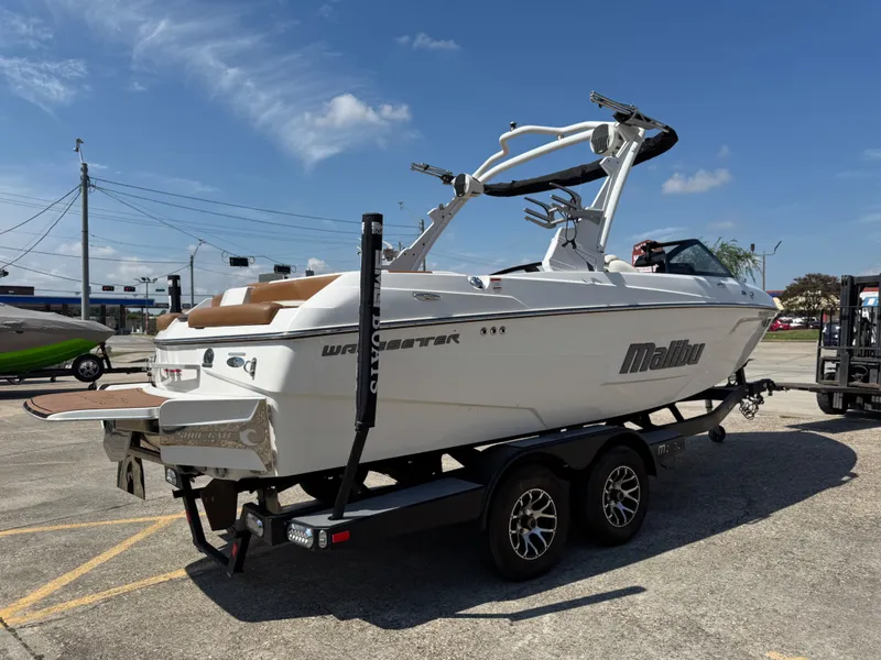 Slide: The Image of Malibu Wakesetter 22 LSV 2022 - 7