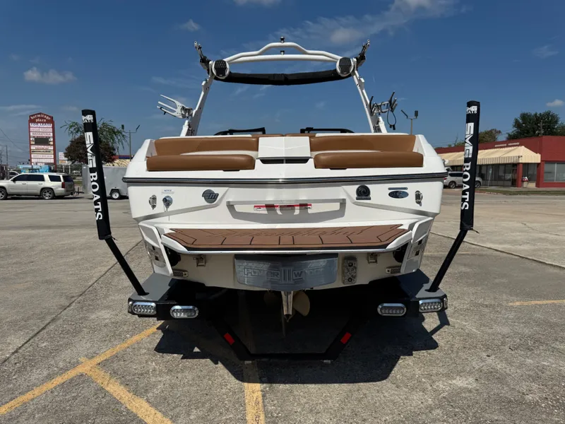 Slide: The Image of Malibu Wakesetter 22 LSV 2022 - 8