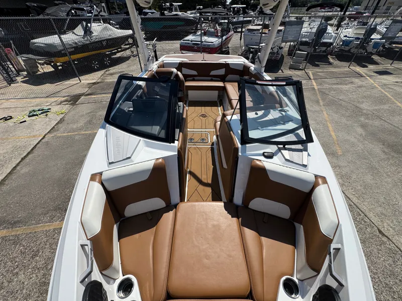 Slide: The Image of Malibu Wakesetter 22 LSV 2022 - 9