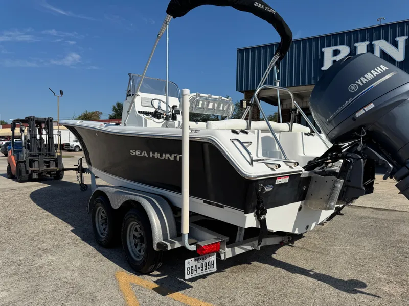 Slide: The Image of Sea Hunt Ultra 211 2015 - 5