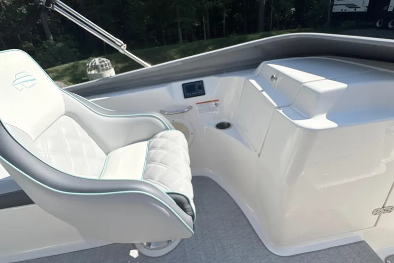 Slide: The Image of Luxurious seating on 2022 Splendor 239 Sunstar boat, featuring sleek white upholstery. - 15
