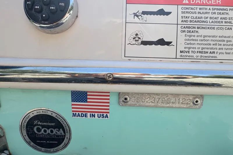 Slide: The Image of 2022 Splendor 239 Sunstar boat with safety warnings and "Made in USA" label. - 8