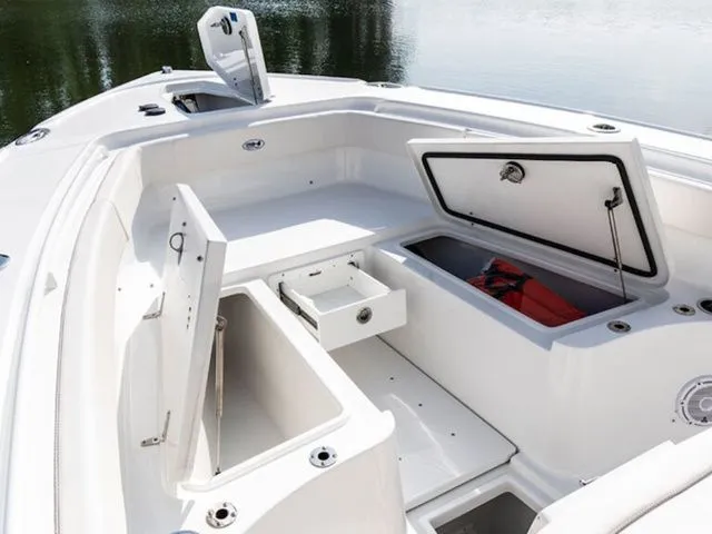 Slide: The Image of Sea Hunt Ultra 275 SE 2026 - 16