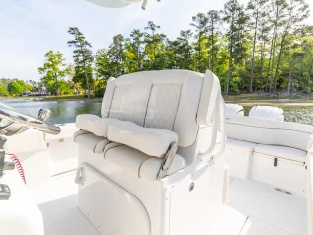 Slide: The Image of Sea Hunt Ultra 275SE 2027 - 10