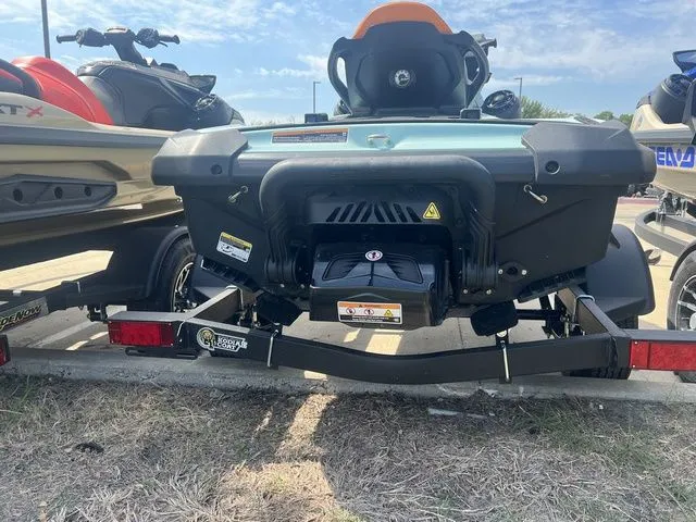 Slide: The Image of Sea-Doo Wake 170 2024 - 5