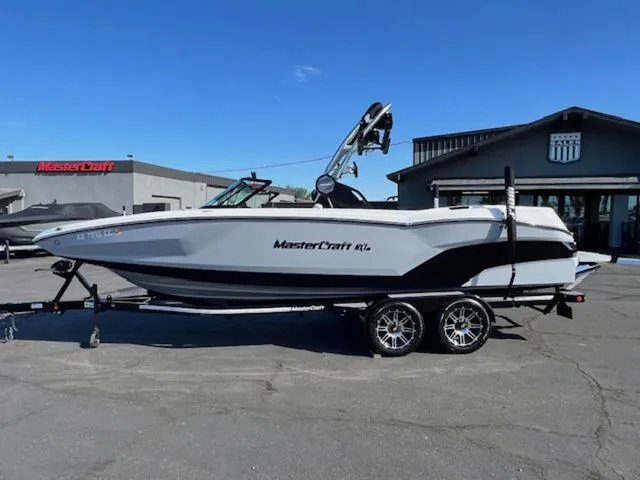 The Image of MasterCraft NXT24 2022 - 1