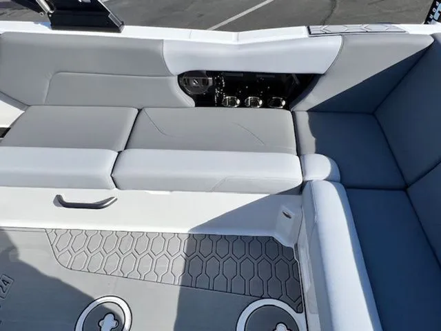 Slide: The Image of MasterCraft NXT24 2022 - 15