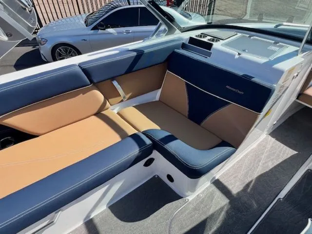 Slide: The Image of MasterCraft XT23 2020 - 13