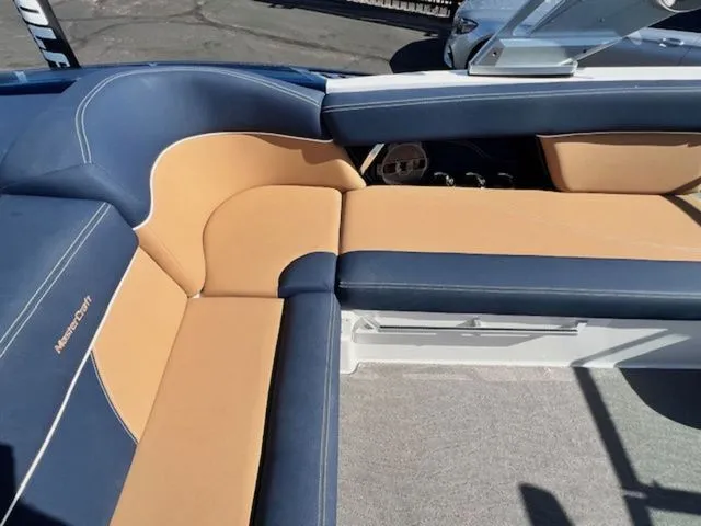 Slide: The Image of MasterCraft XT23 2020 - 14