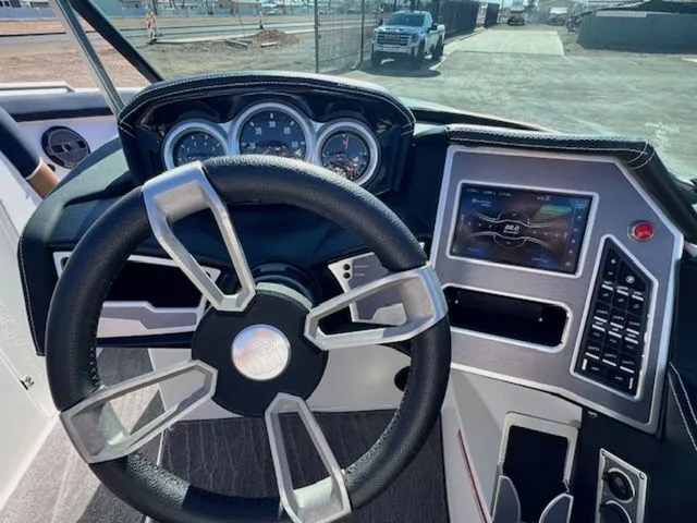 Slide: The Image of MasterCraft XT23 2020 - 19