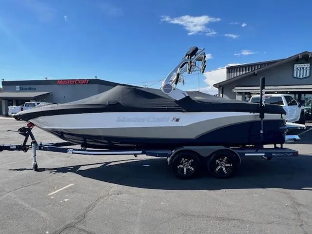 Slide: The Image of MasterCraft XT23 2020 - 22