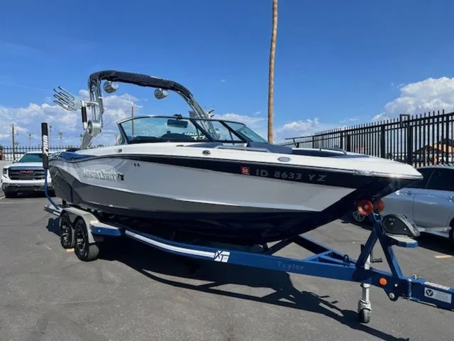 Slide: The Image of MasterCraft XT23 2020 - 4