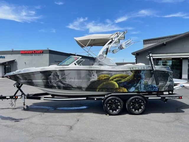 The Image of MasterCraft XT22 2019 - 1