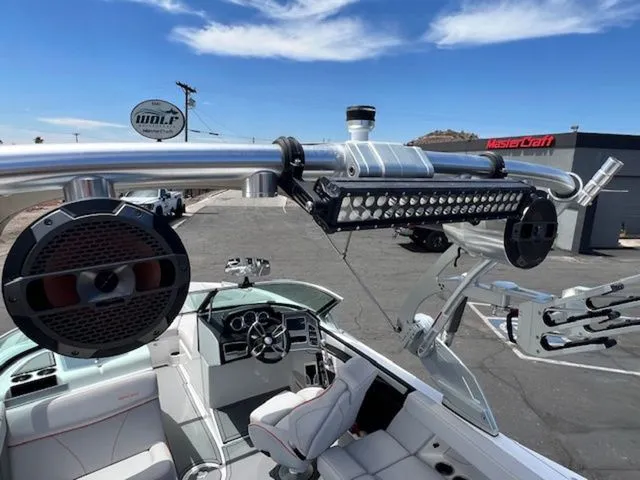 Slide: The Image of MasterCraft XT22 2019 - 11