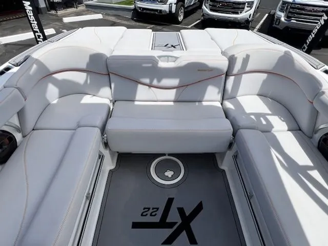 Slide: The Image of MasterCraft XT22 2019 - 15