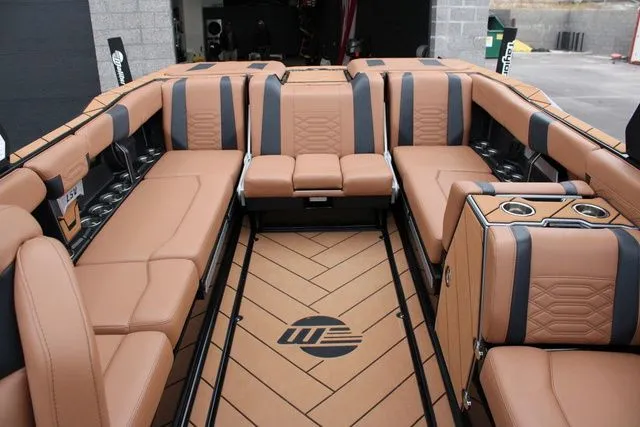 Slide: The Image of Malibu 26 LSV 2024 - 4