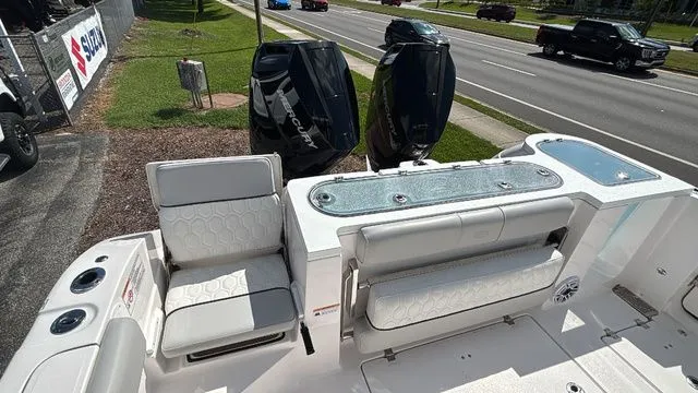 Slide: The Image of Sea Fox 328 Commander 2024 - 10