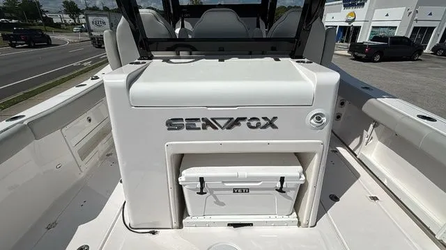 Slide: The Image of Sea Fox 328 Commander 2024 - 11