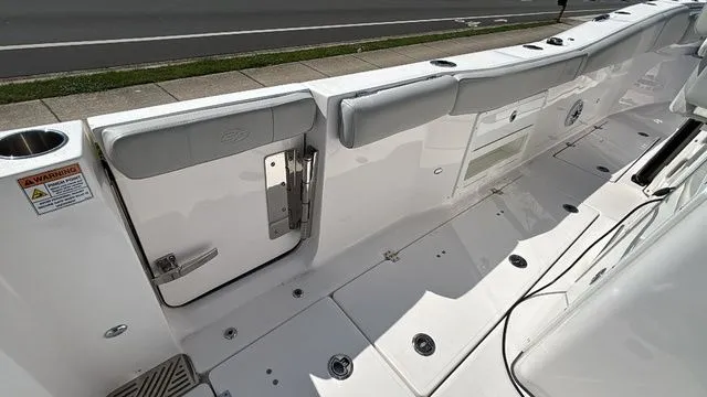 Slide: The Image of Sea Fox 328 Commander 2024 - 13