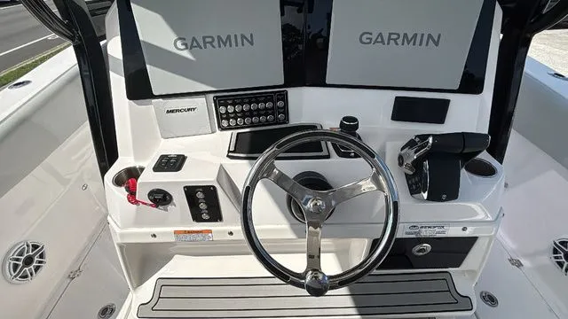 Slide: The Image of Sea Fox 328 Commander 2024 - 16