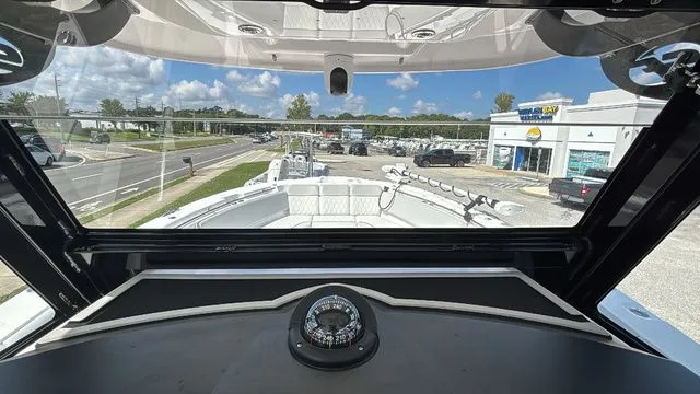 Slide: The Image of Sea Fox 328 Commander 2024 - 18