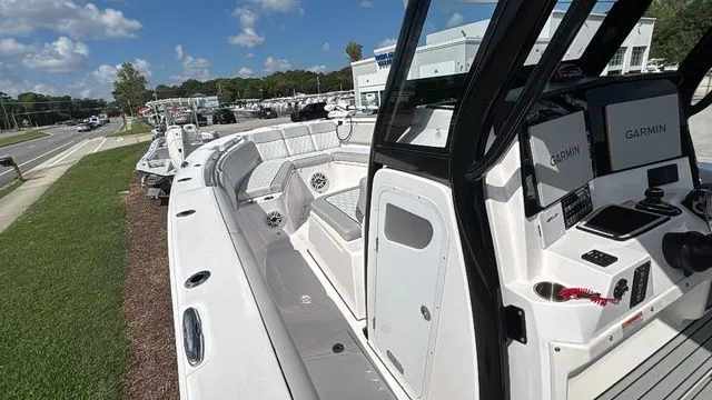 Slide: The Image of Sea Fox 328 Commander 2024 - 19