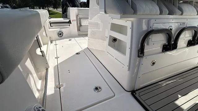 Slide: The Image of Sea Fox 328 Commander 2024 - 27