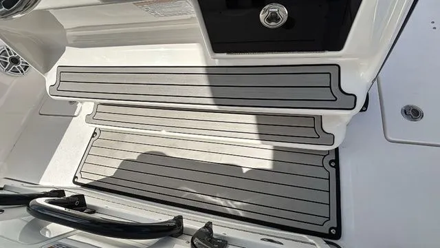 Slide: The Image of Sea Fox 328 Commander 2024 - 28