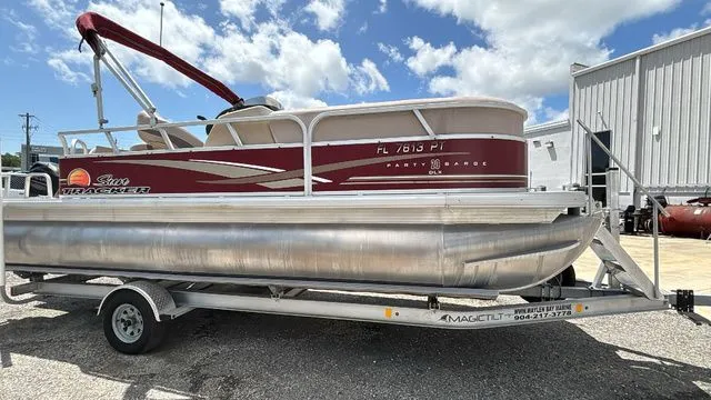 Slide: The Image of Sun Tracker Party Barge 20 DLX 2014 - 13