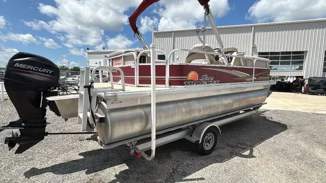 Slide: The Image of Sun Tracker Party Barge 20 DLX 2014 - 15