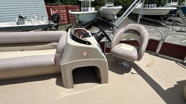 Slide: The Image of Sun Tracker Party Barge 20 DLX 2014 - 4