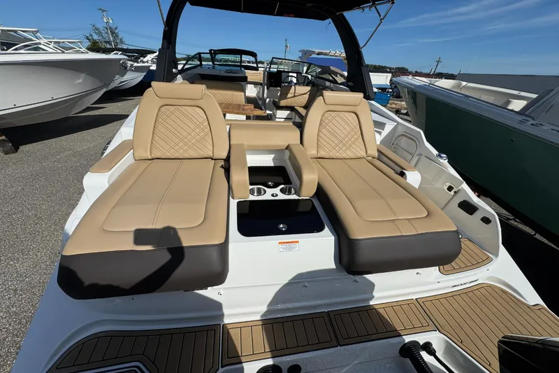 Slide: The Image of Sea Ray SDX 290 Outboard 2026 - 12