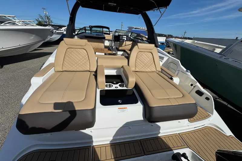 Slide: The Image of Sea Ray SDX 290 Outboard 2026 - 13