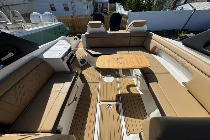 Slide: The Image of Sea Ray SDX 290 Outboard 2026 - 14