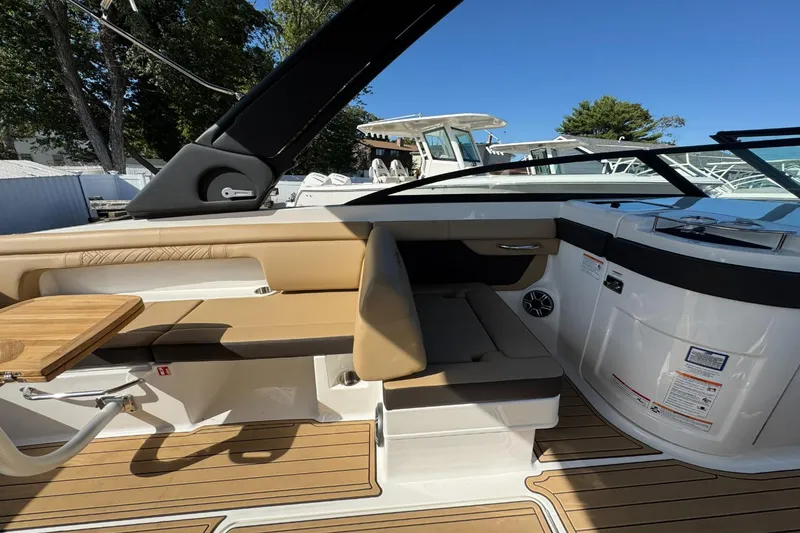 Slide: The Image of Sea Ray SDX 290 Outboard 2026 - 21