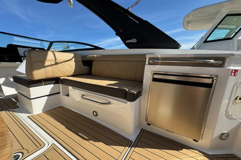 Slide: The Image of Sea Ray SDX 290 Outboard 2026 - 24