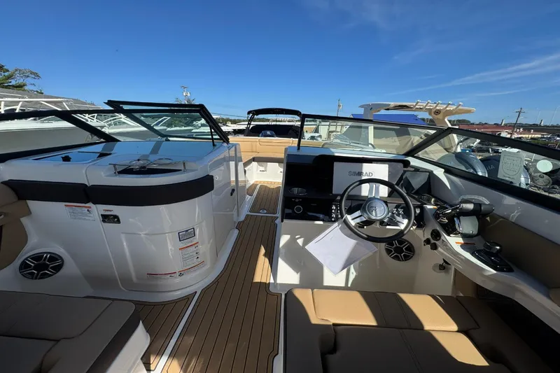 Slide: The Image of Sea Ray SDX 290 Outboard 2026 - 27