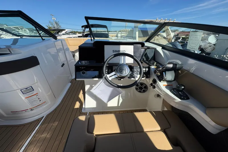 Slide: The Image of Sea Ray SDX 290 Outboard 2026 - 29