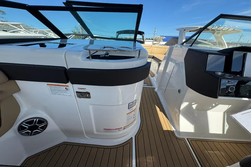 Slide: The Image of Sea Ray SDX 290 Outboard 2026 - 31