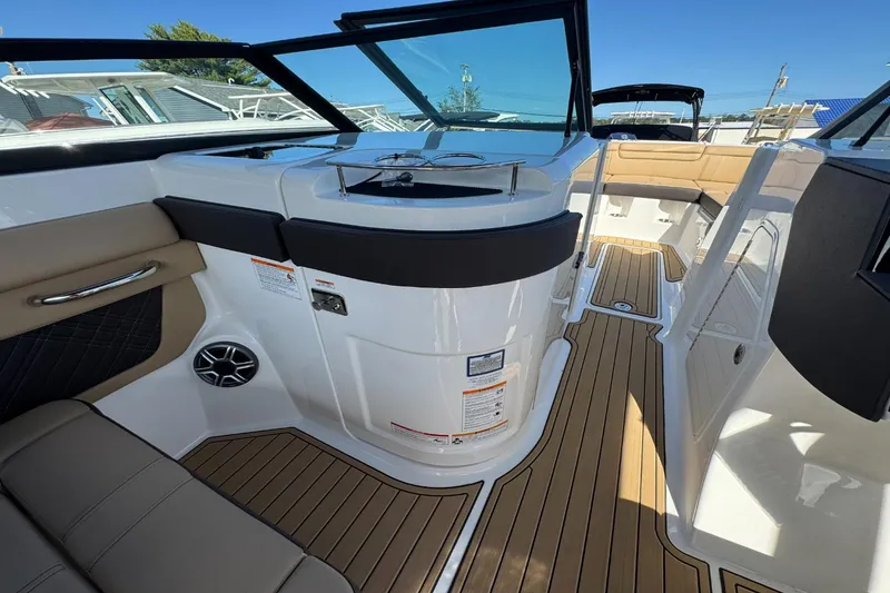 Slide: The Image of Sea Ray SDX 290 Outboard 2026 - 32