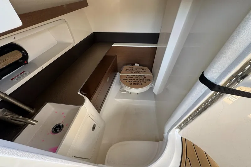 Slide: The Image of Sea Ray SDX 290 Outboard 2026 - 34