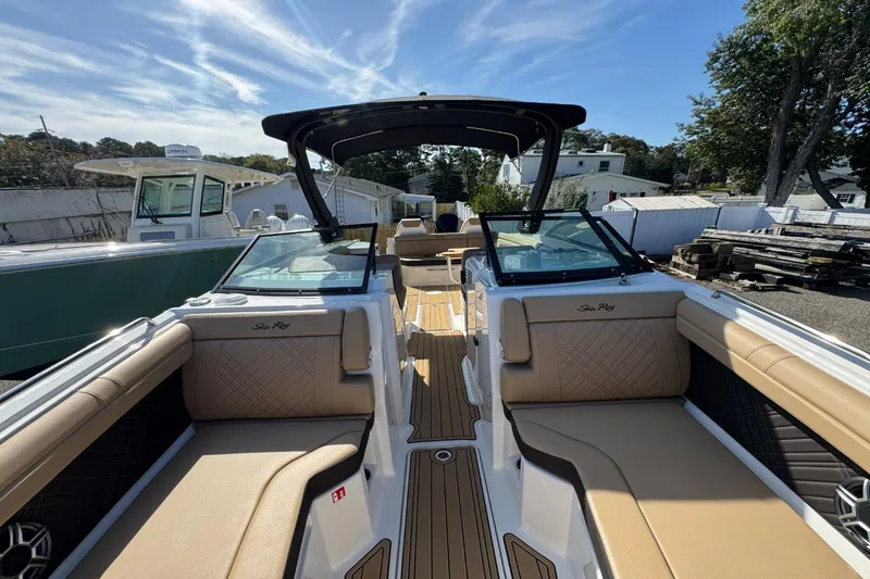 Slide: The Image of Sea Ray SDX 290 Outboard 2026 - 35